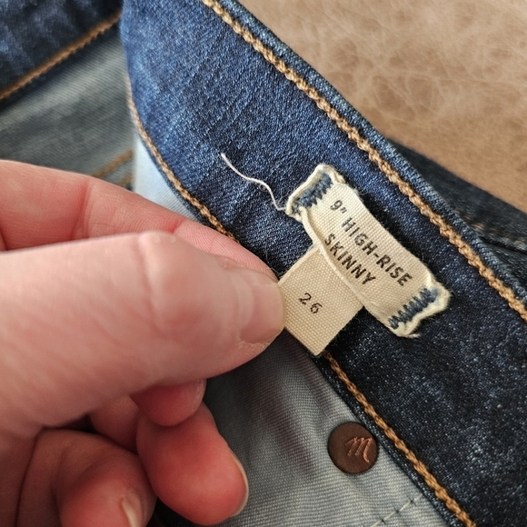 Madewell 9" Mid-Rise Skinny Jeans in Hayes Wash: Button-Front Edition - Picture 7 of 8